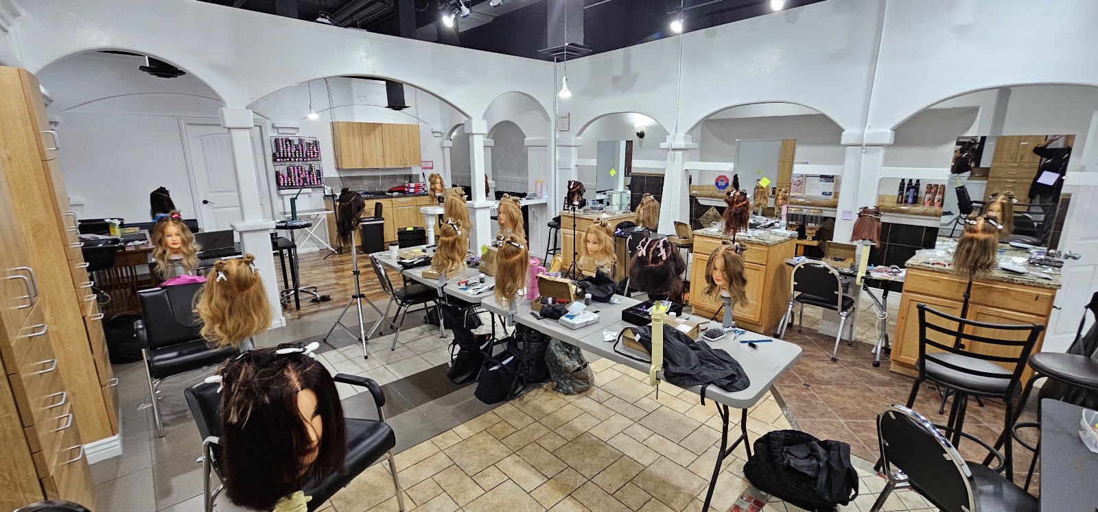 Designing Beauty Academy logo